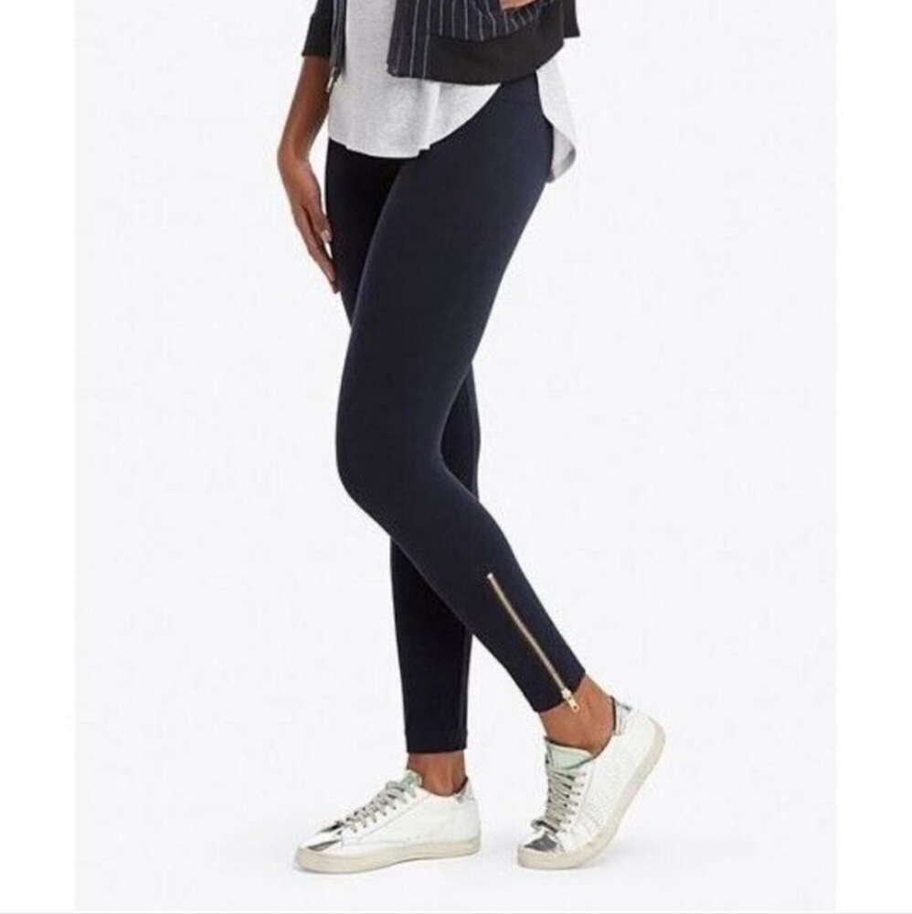 SPANX Look At Me Now Seamless Leggings - Navy Blue with Gold Zippers - Large